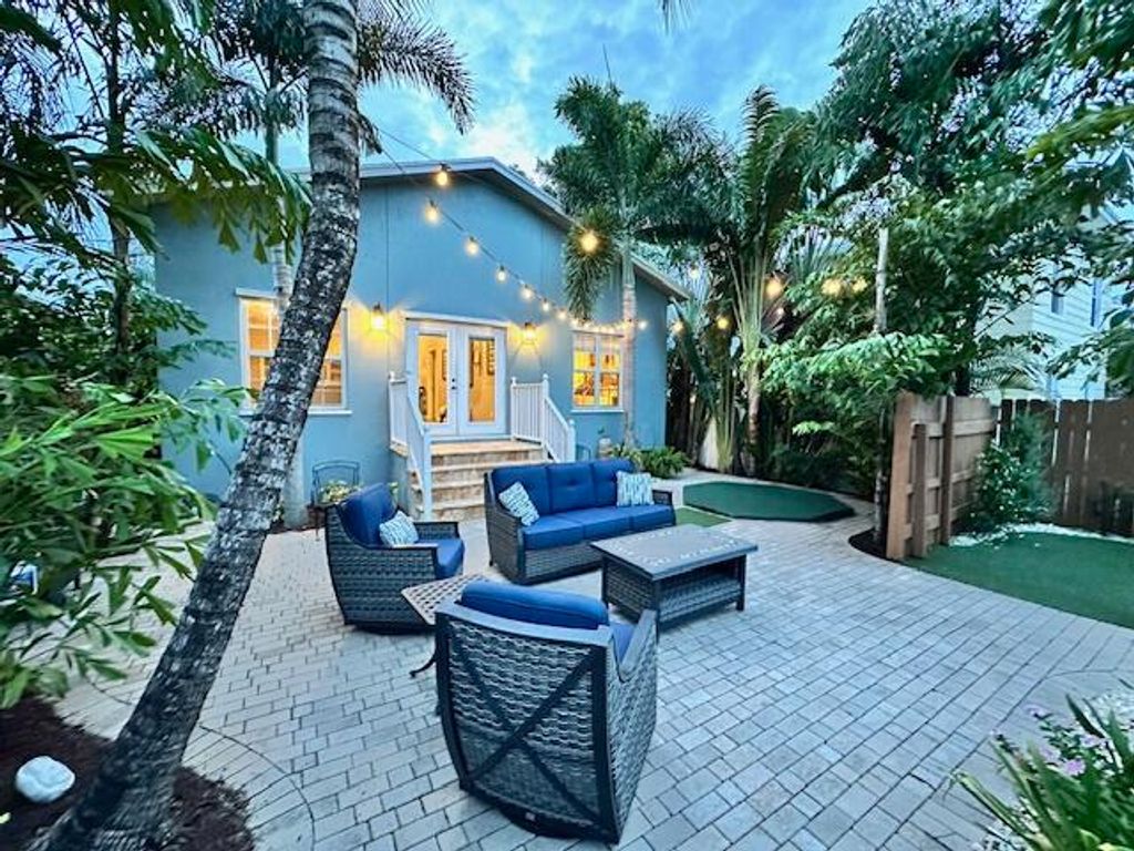 Photo of 318 N L Street, Lake Worth Beach, FL 33460 (MLS # R11114493)