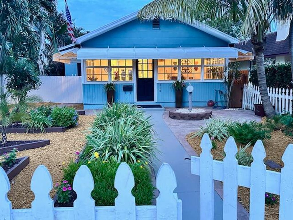 Photo of 318 N L Street, Lake Worth Beach, FL 33460 (MLS # R11114493)