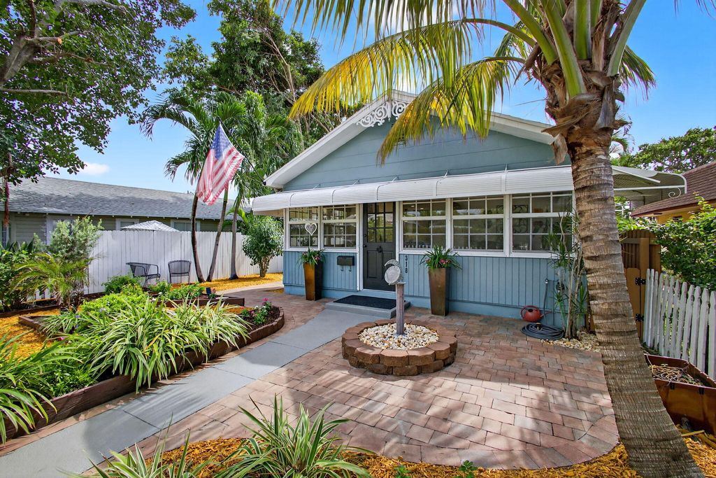 Photo of 318 N L Street, Lake Worth Beach, FL 33460 (MLS # R11114493)