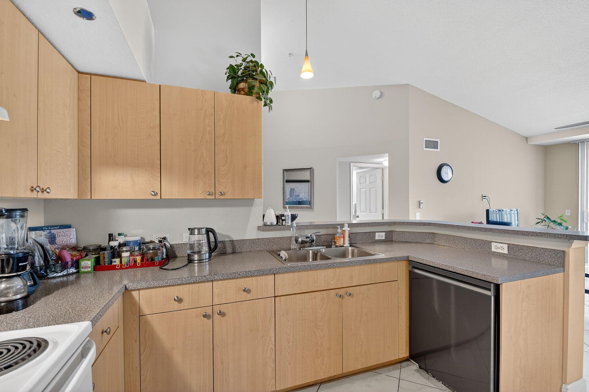 VILLA DEL SOL CONDO - Residential