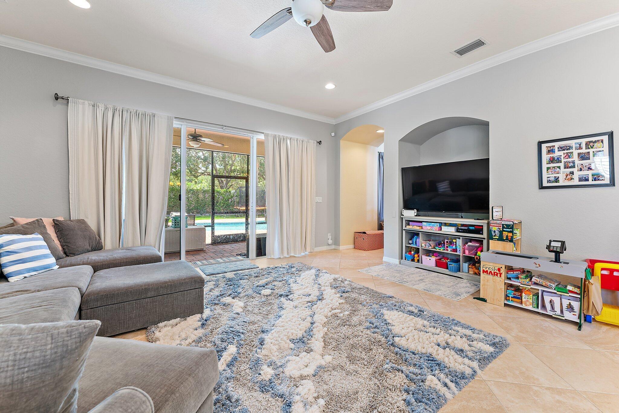 Photo 9 of 46 of 201 Sedona Way house