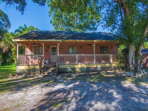 Photo of 2315 28TH Avenue SW, Vero Beach, FL 32960 (MLS # B26054106)