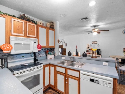 Tiny photo for 2315 28TH Avenue SW, Vero Beach, FL 32960 (MLS # B26054106)