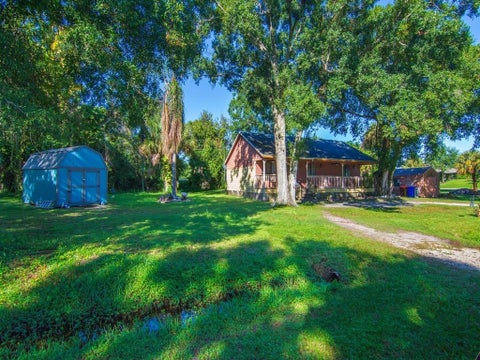 Tiny photo for 2315 28TH Avenue SW, Vero Beach, FL 32960 (MLS # B26054106)
