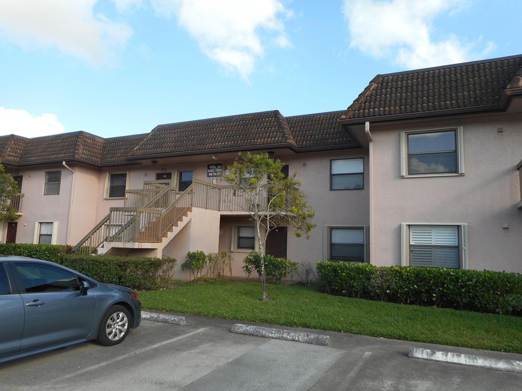 Photo of 10346 NW 11th Street, Pembroke Pines, FL 33026 (MLS # B26014052)