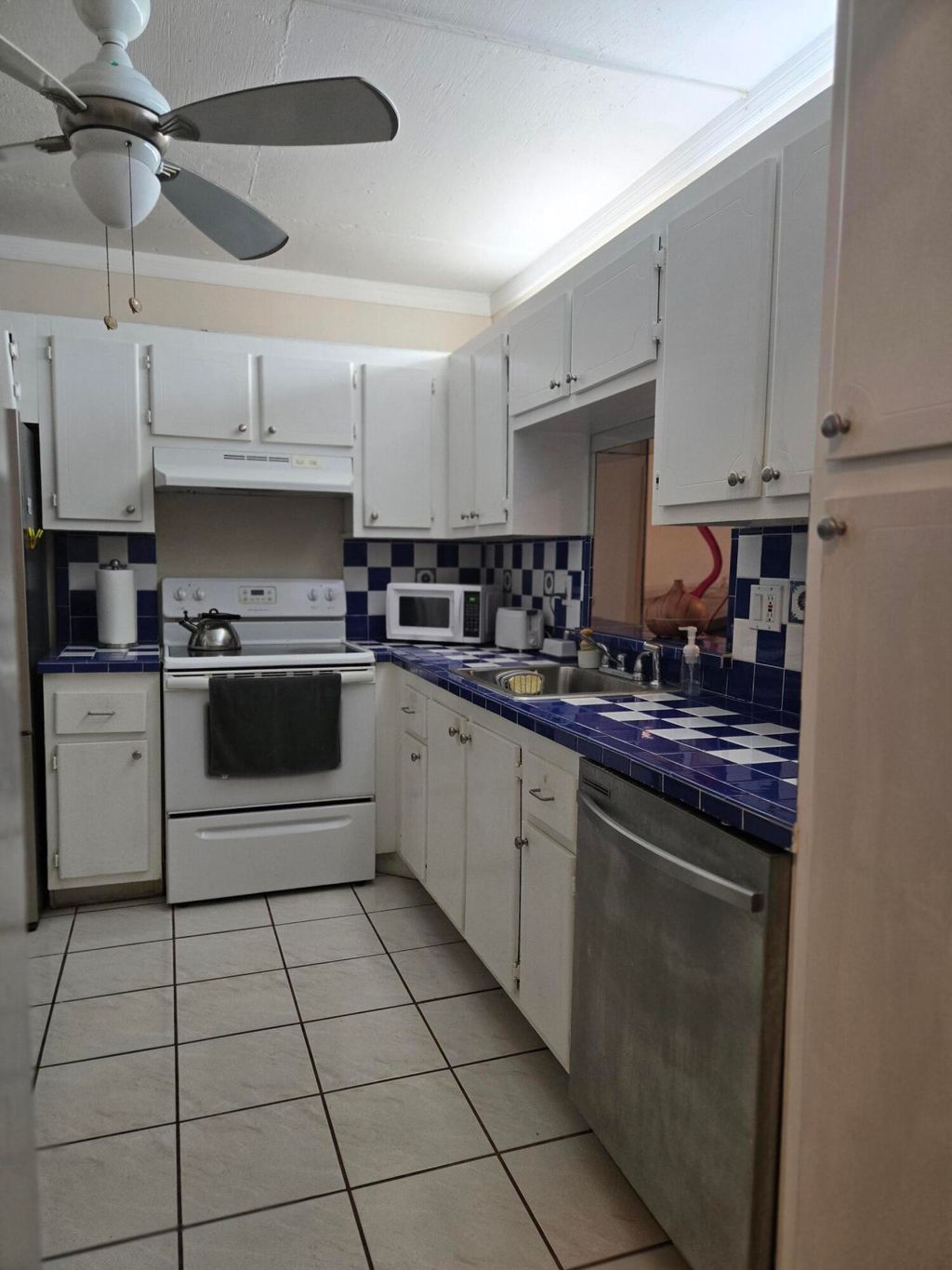 Photo of 300 NE 12th Avenue #708, Hallandale Beach, FL 33009 (MLS # B26005614)