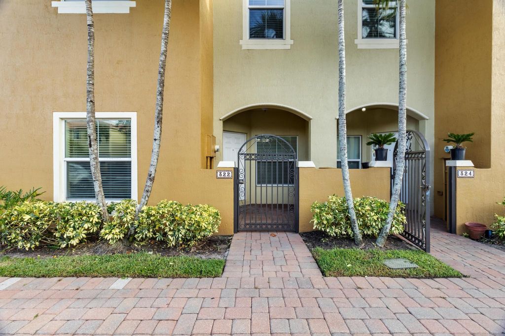 Photo of 322 Lake Monterey Circle, Boynton Beach, FL 33426 (MLS # R11058604)