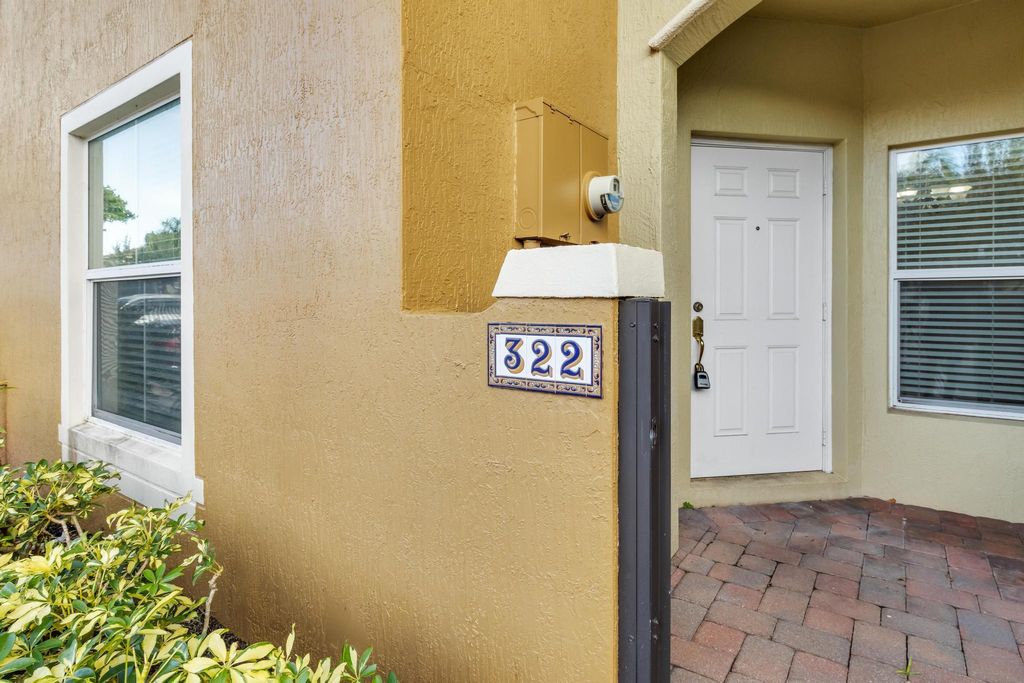 Photo of 322 Lake Monterey Circle, Boynton Beach, FL 33426 (MLS # R11058604)