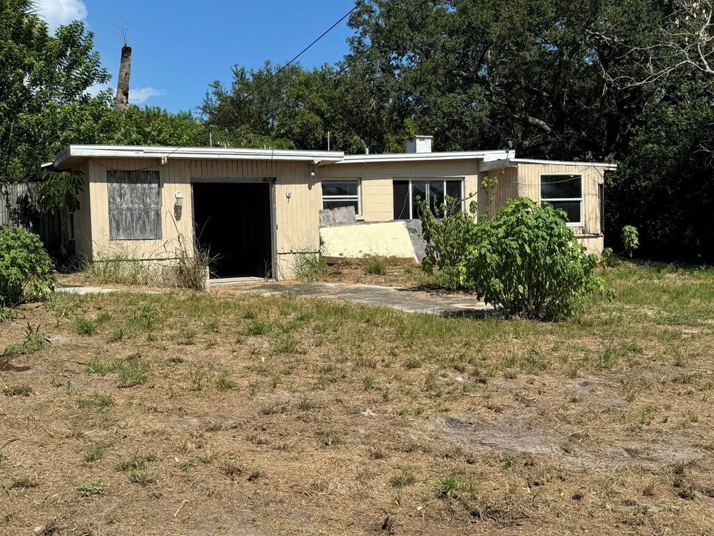 Photo of 4676 Arcadia Avenue, Fort Pierce, FL 34946 (MLS # R11005408)