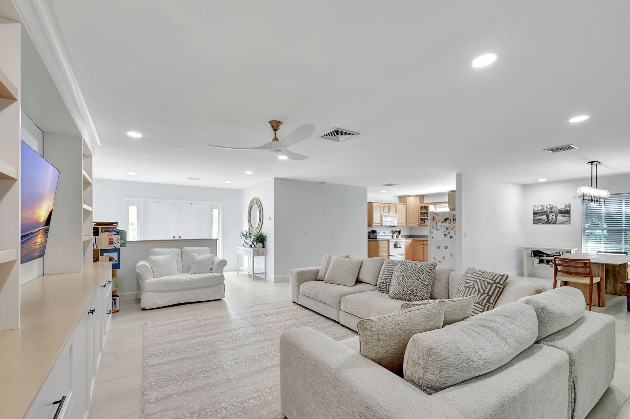 15 Holly Drive, Boynton Beach, FL, 33436/$860,000 3 15 Holly Drive