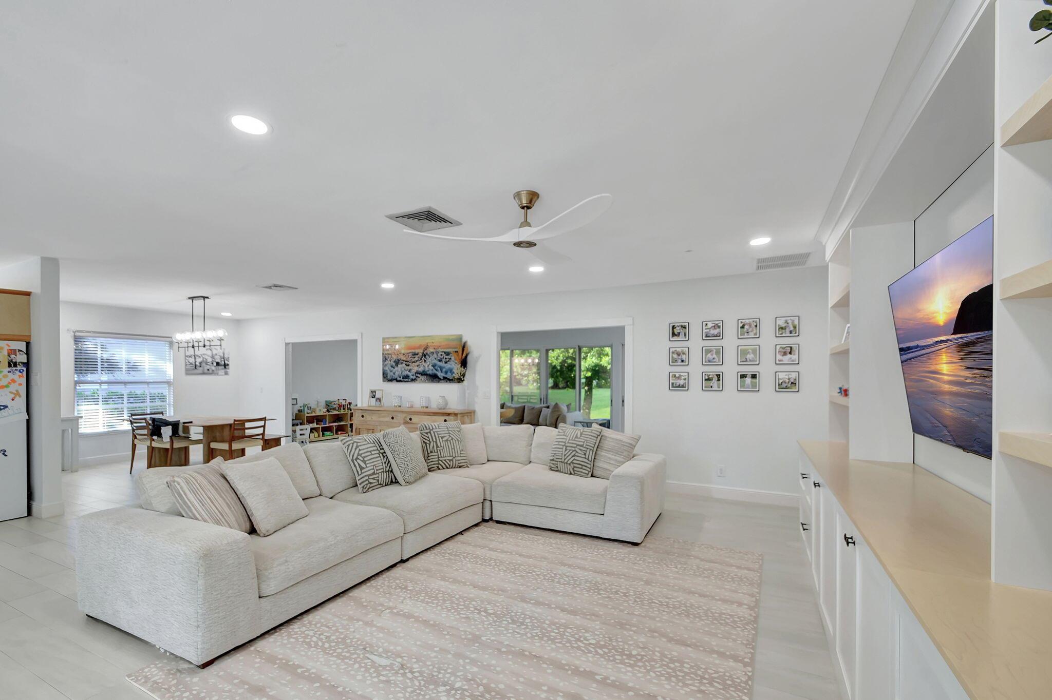 15 Holly Drive, Boynton Beach, FL, 33436/$860,000 2 15 Holly Drive