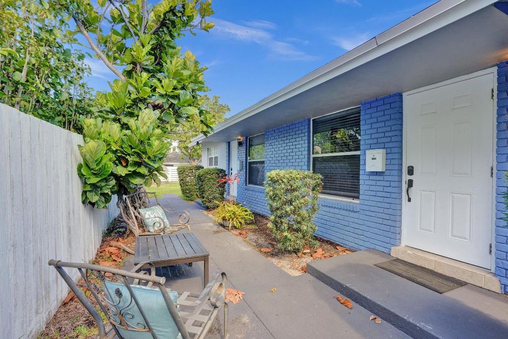 Photo of 341 SE 4th Avenue, Delray Beach, FL 33483 (MLS # R11004568)