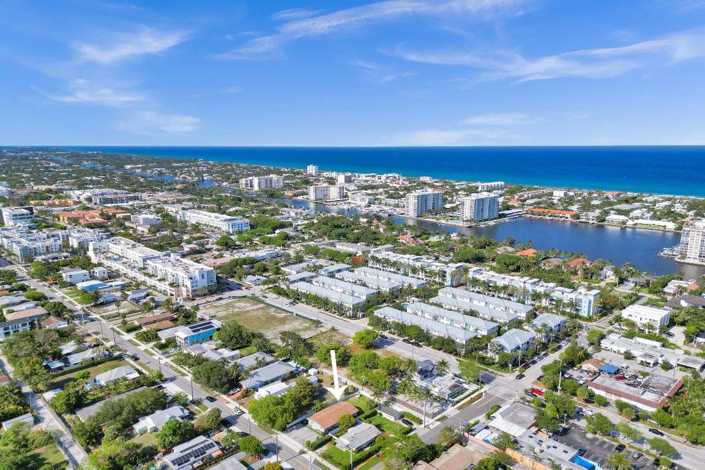 Photo of 341 SE 4th Avenue, Delray Beach, FL 33483 (MLS # R11004568)