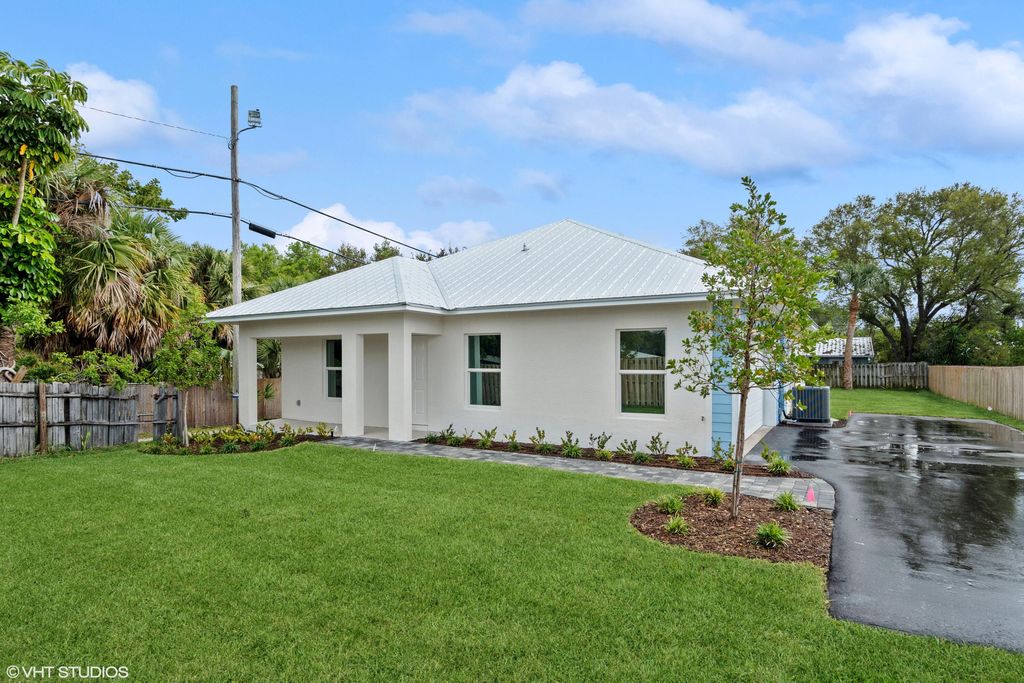 Photo of 2134 NE Arch Street, Jensen Beach, FL 34957 (MLS # R10967148)