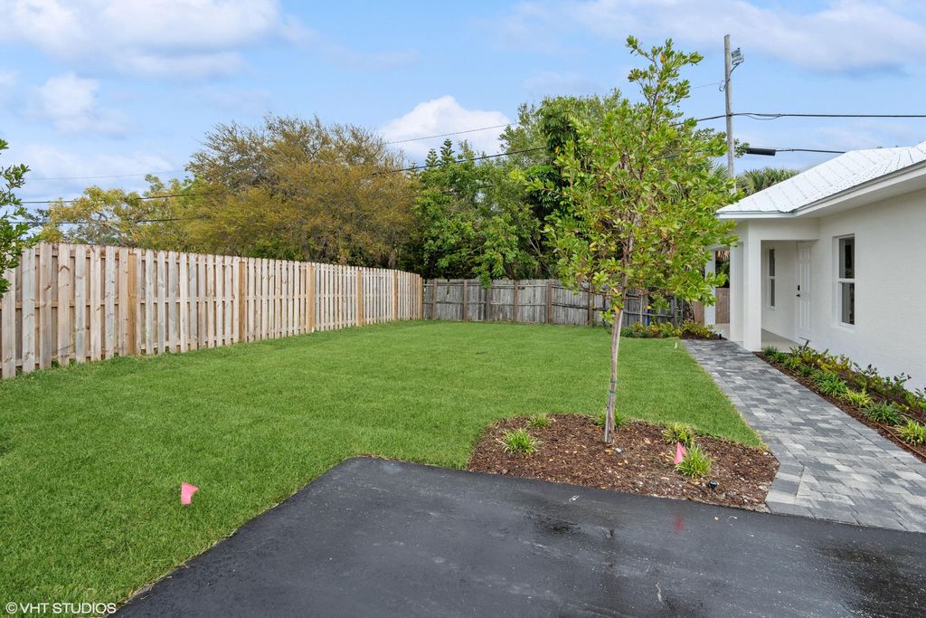 Photo of 2134 NE Arch Street, Jensen Beach, FL 34957 (MLS # R10967148)