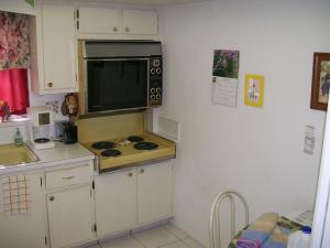 CRESTHAVEN VILLAS 28 CONDO - Residential