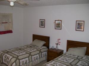 CRESTHAVEN VILLAS 28 CONDO - Residential