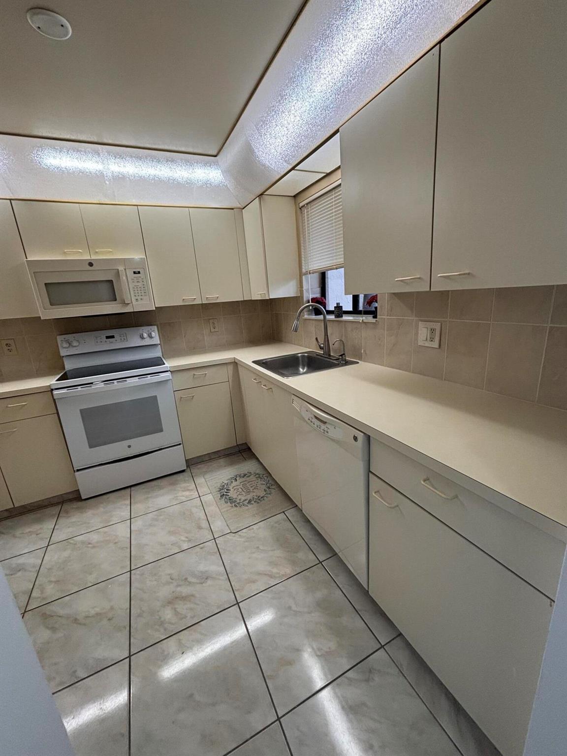 SUNRISE OF PALM BEACH CON - Residential