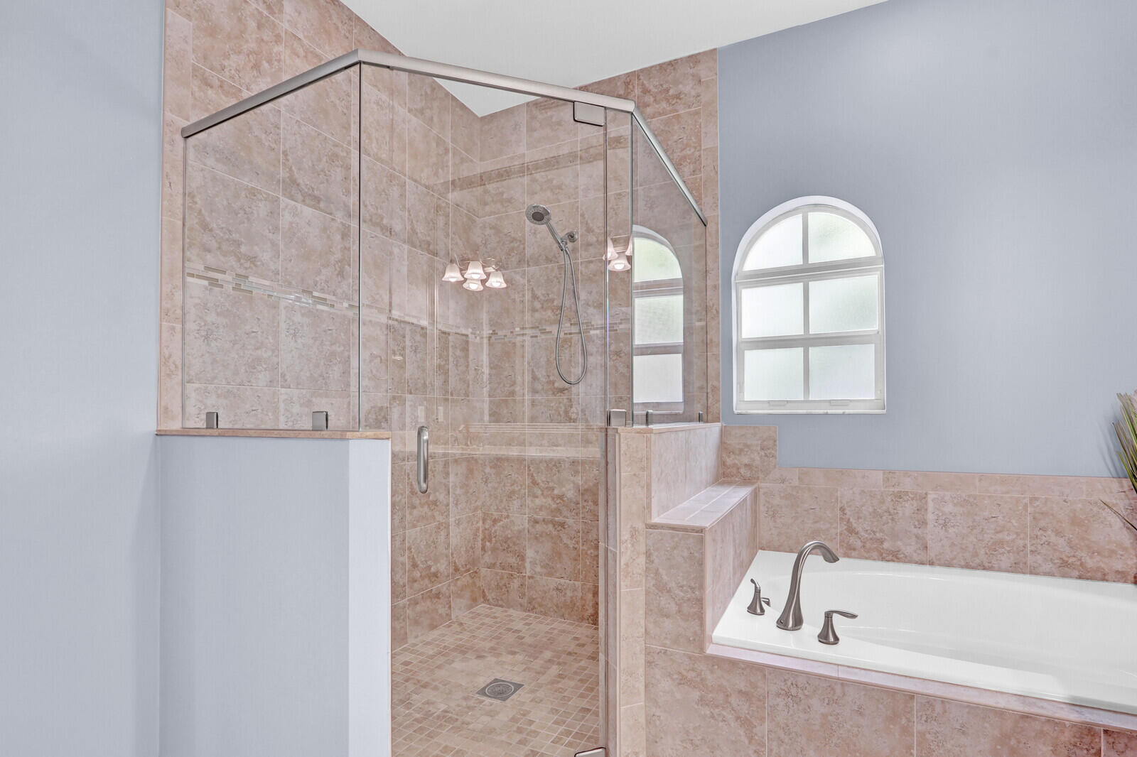 SOUTHAMPTON - Residential Lease