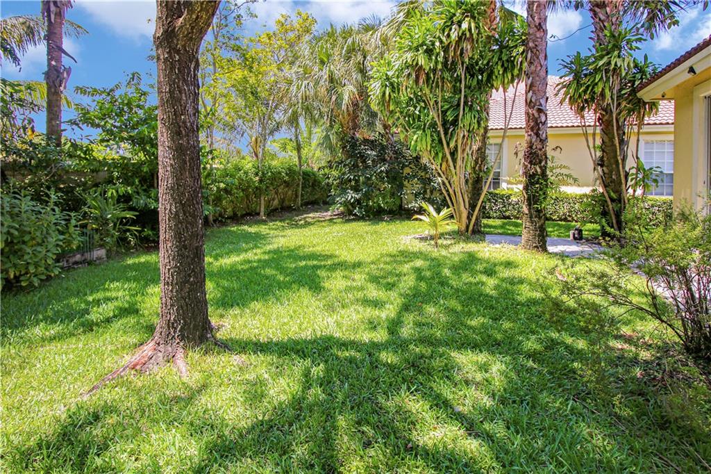 ISLES OF OAKLAND PARK - Residential