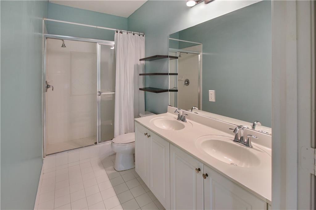 ISLES OF OAKLAND PARK - Residential