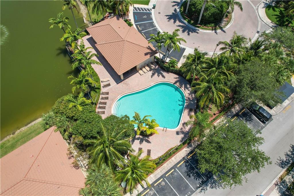 ISLES OF OAKLAND PARK - Residential