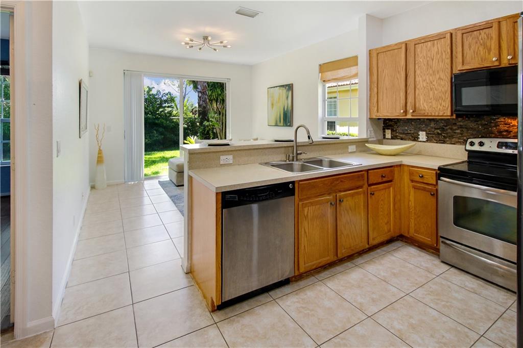 ISLES OF OAKLAND PARK - Residential