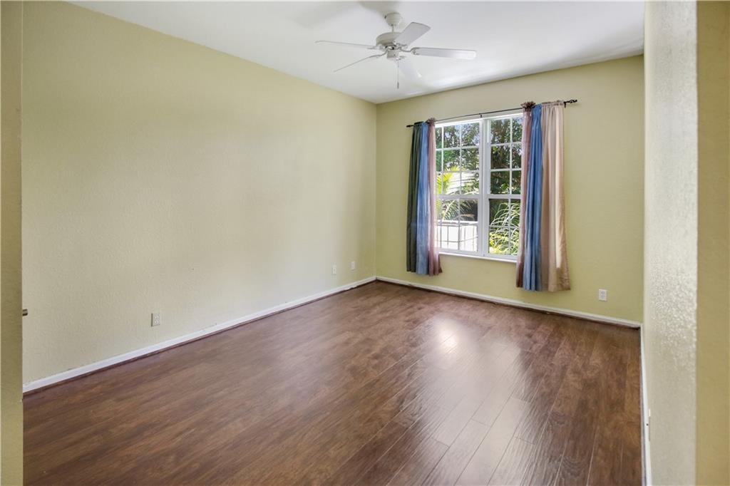 ISLES OF OAKLAND PARK - Residential