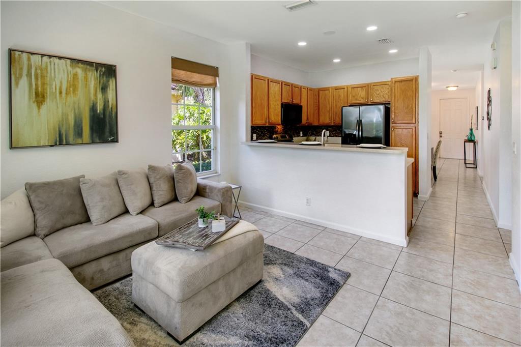 ISLES OF OAKLAND PARK - Residential