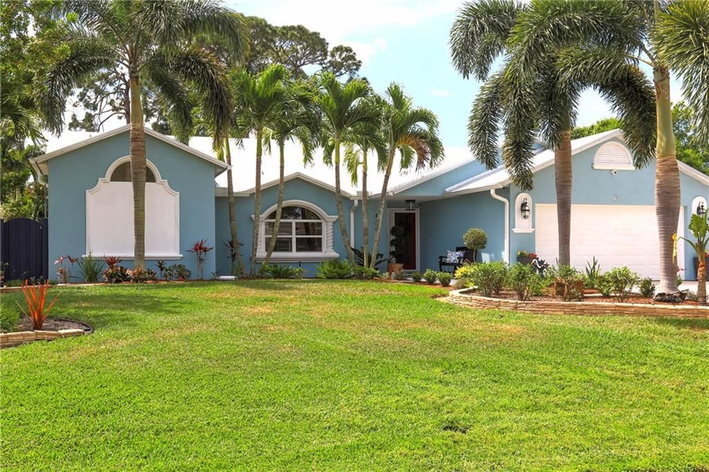 Photo of 434 NW Concord Dr, Port Saint Lucie, FL 34983 (MLS # F10373696)