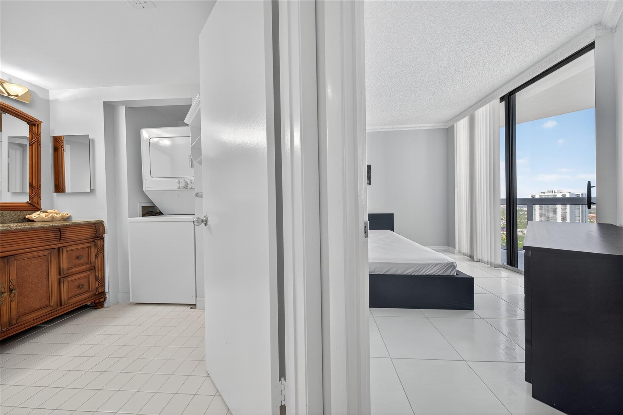 THE LANDMARK CONDO - Residential Lease