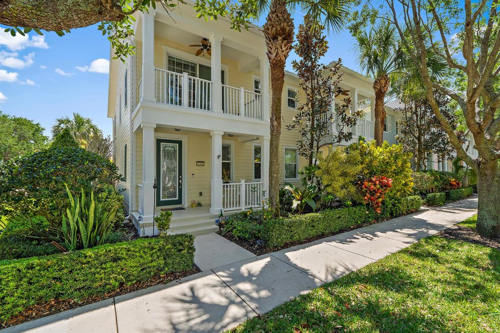 Photo of 1302 Sunshine Drive, Jupiter, FL 33458 (MLS # R11075913)