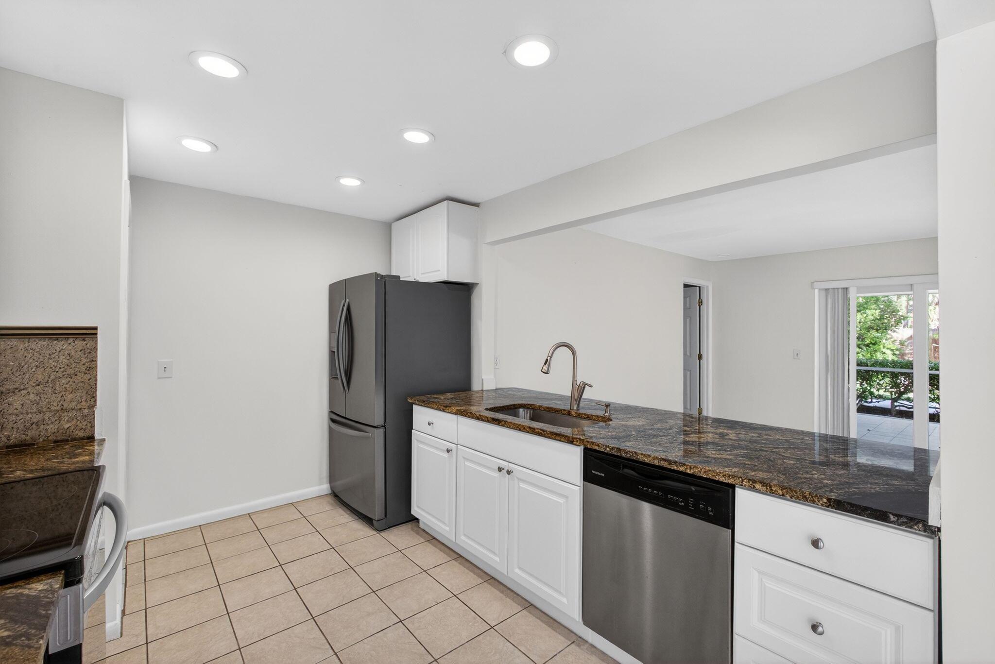 YACHT HARBOR EST - Residential Lease