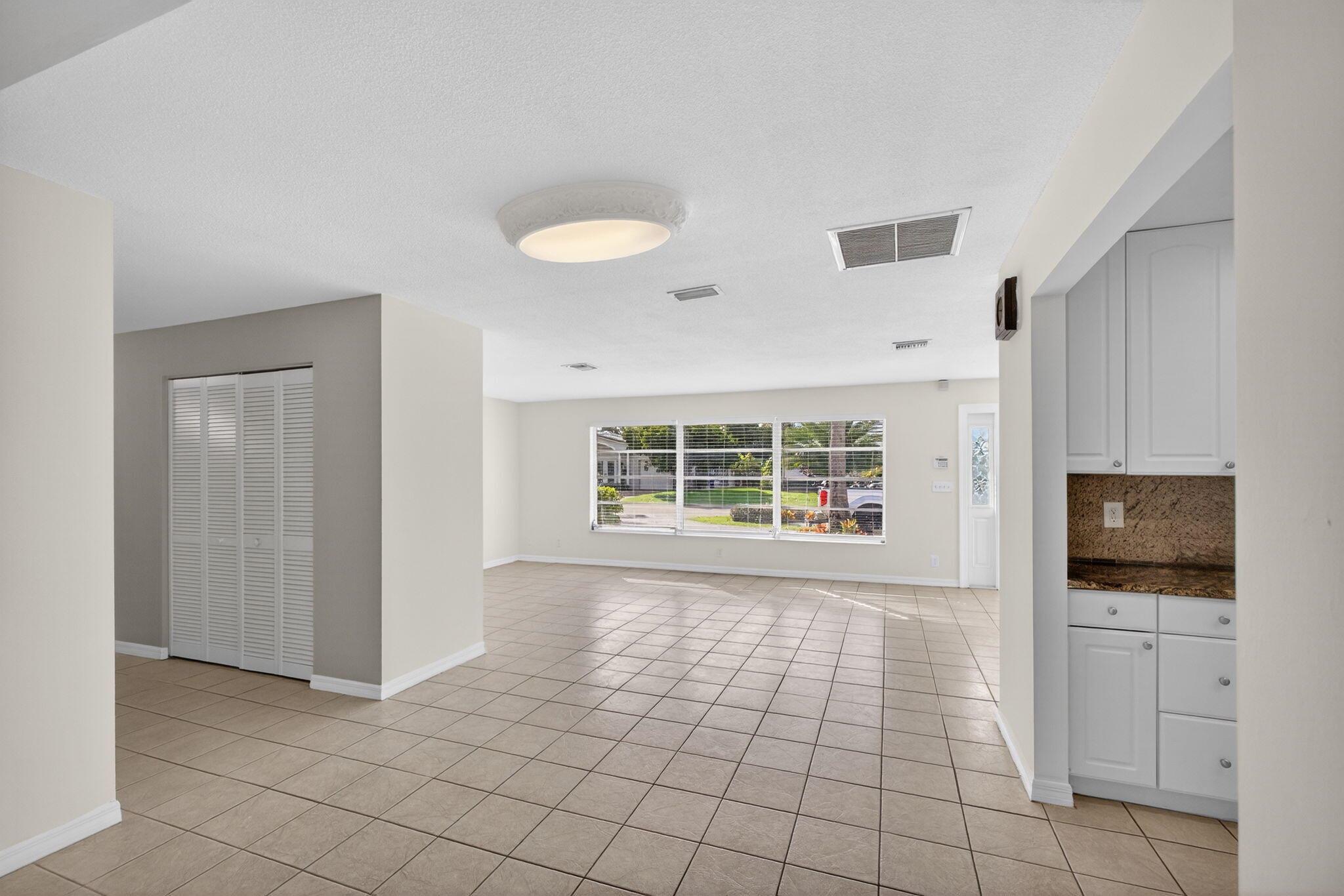 YACHT HARBOR EST - Residential Lease