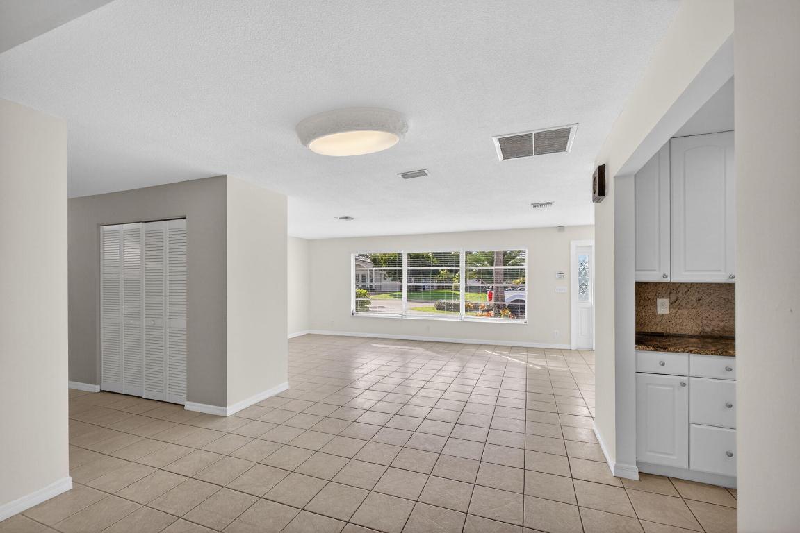 YACHT HARBOR EST - Residential Lease