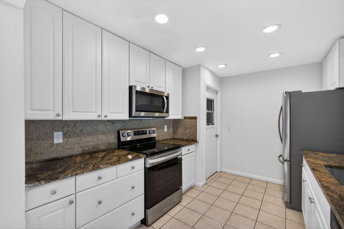 YACHT HARBOR EST - Residential Lease