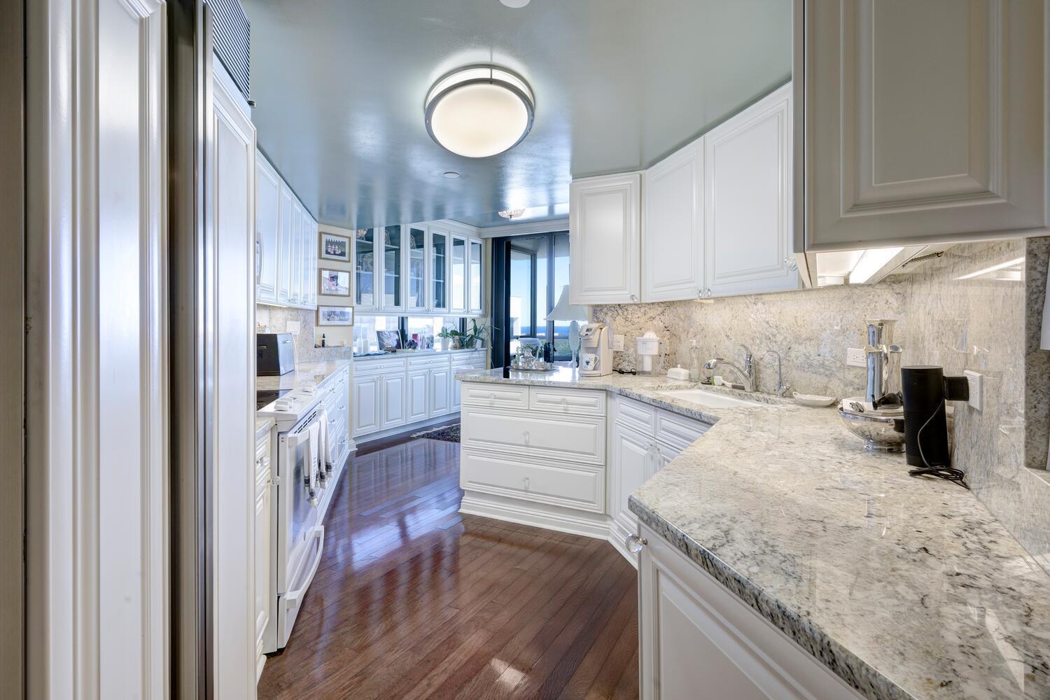 PLAZA OF THE PALM BEACHES - Residential