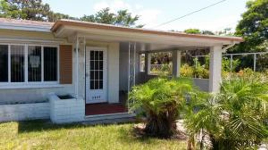BIG FOUR BEDROOM HOME LOCATED IN THE HEART OF FORT PIERCE WITH QUICK AND EASY ACCESS TO SHOPPING AND THE HIGHWAY. THIS HOUSE JUST NEEDS YOU TO FIX IT UP INTO YOUR HOME. THIS IS A FANNIE MAE HOMEPATH PROPERTY.