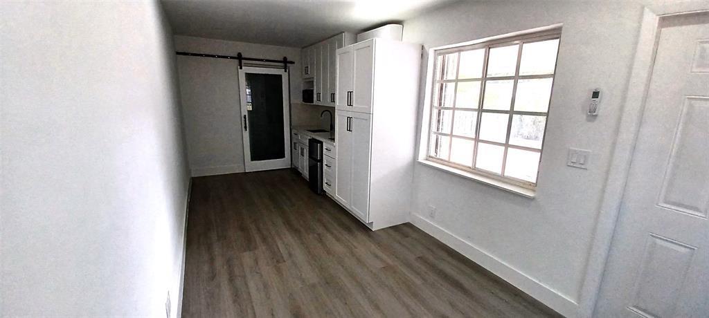 Totally renovated, new flooring, new cabinets, new stainless steel appliances, new lights, Central air, WASHER & DRYER, Hurricane Shutters, assigned parking space.
Easy to show Supra I Box, use Showing Time to request showings.
Rent includes water & electric
Easy approval no HOA
WITH YOUR OFFER SEND IDS(COPIES), FULL CREDIT REPORT BACKGROUND CHECK