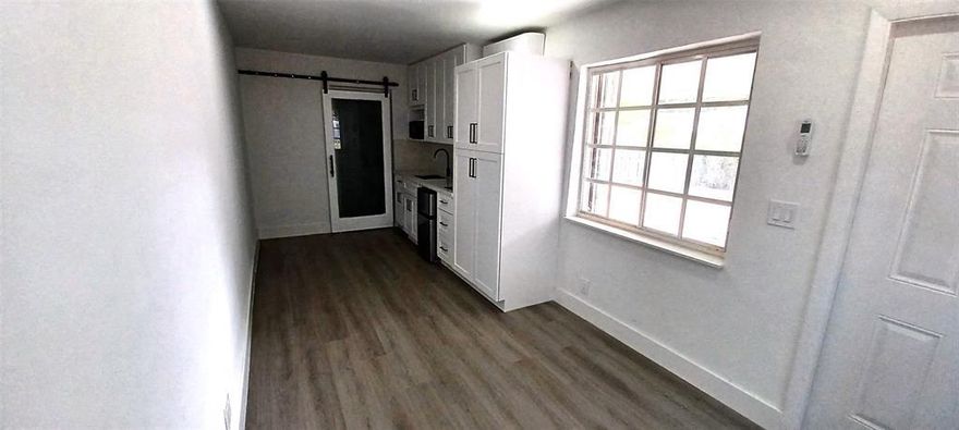 Totally renovated, new flooring, new cabinets, new stainless steel appliances, new lights, Central air, WASHER & DRYER, Hurricane Shutters, assigned parking space.
Easy to show Supra I Box, use Showing Time to request showings.
Rent includes water & electric
Easy approval no HOA
WITH YOUR OFFER SEND IDS(COPIES), FULL CREDIT REPORT BACKGROUND CHECK