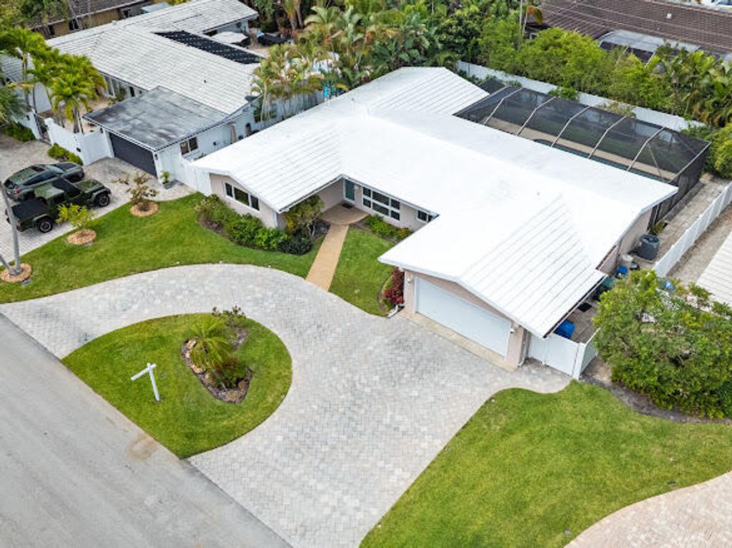 Photo of 4421 NE 19th Avenue, Oakland Park, FL 33308 (MLS # B26017208)