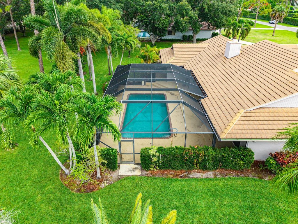 Photo of 9405 Dundee Drive, Lake Worth, FL 33467 (MLS # B26034463)