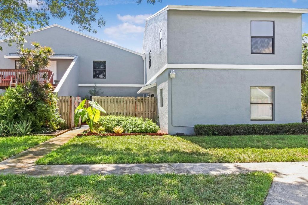 Photo of 21 Crossing Circle Circle #B, Boynton Beach, FL 33435 (MLS # R11147435)