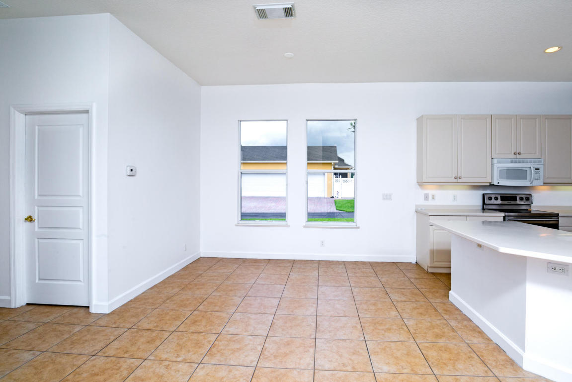 TRADITION PLAT NO 21 - Residential Lease