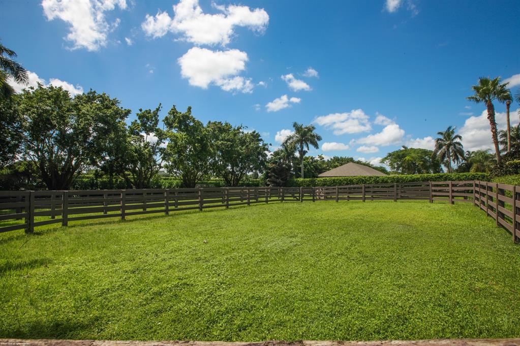 SADDLE TRAIL PARK OF WELLINGTON - Residential