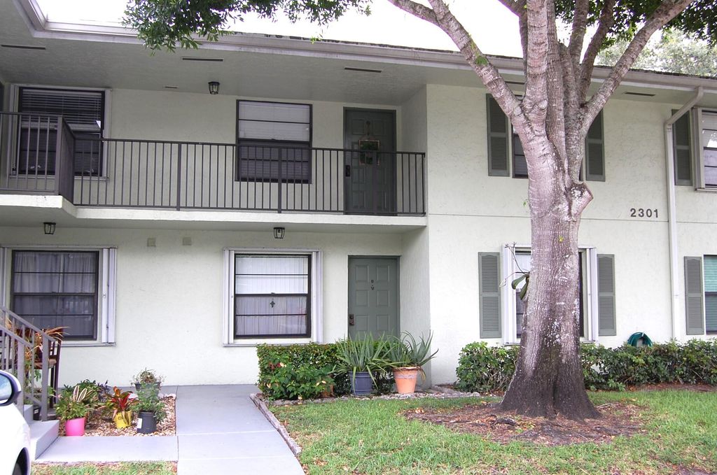 Photo of 2301 Sabal Ridge Court #F, Palm Beach Gardens, FL 33418 (MLS # R11027739)