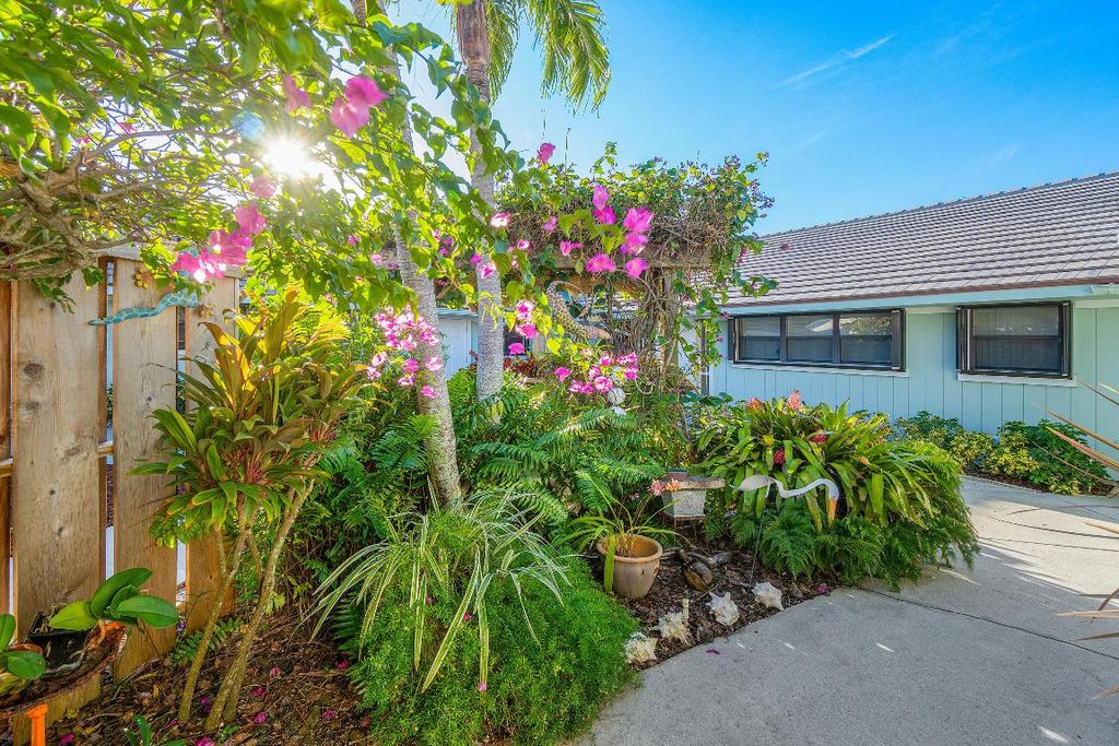 Photo of 1127 E Seminole Avenue #27a, Jupiter, FL 33477 (MLS # R10939110)