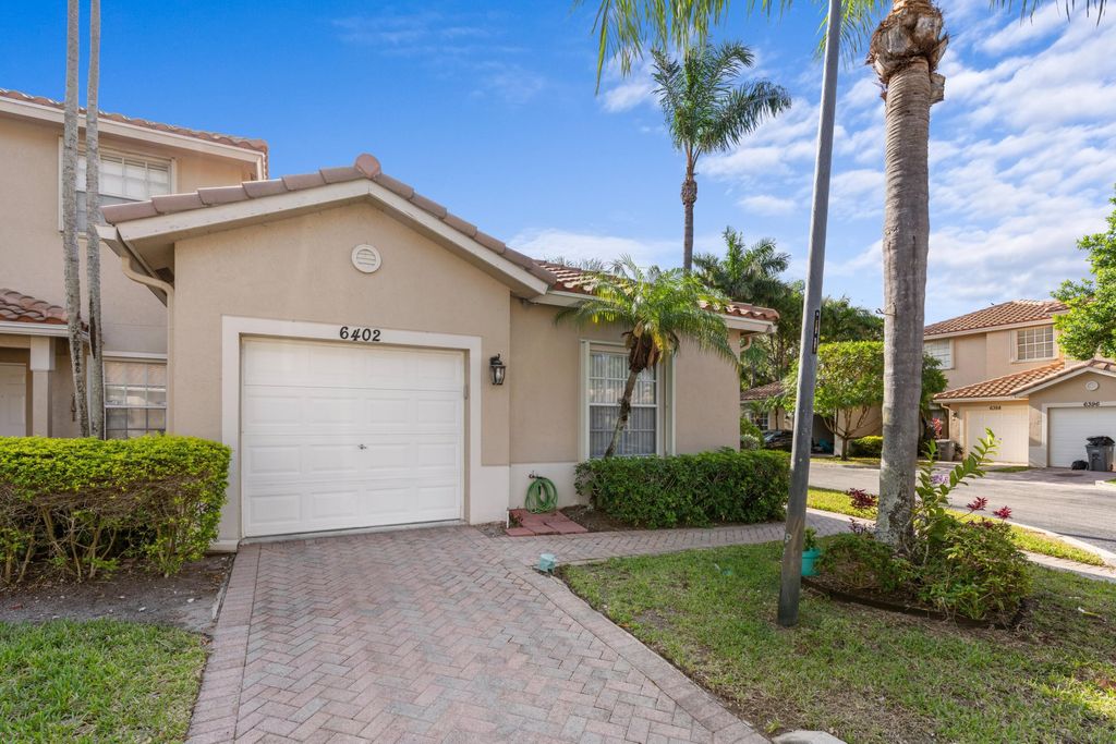 Photo of 6402 Park Lake Circle, Boynton Beach, FL 33437 (MLS # B26031183)