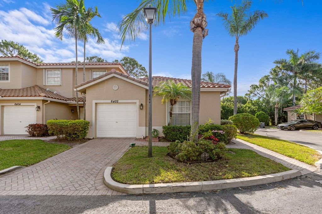 Photo of 6402 Park Lake Circle, Boynton Beach, FL 33437 (MLS # B26031183)