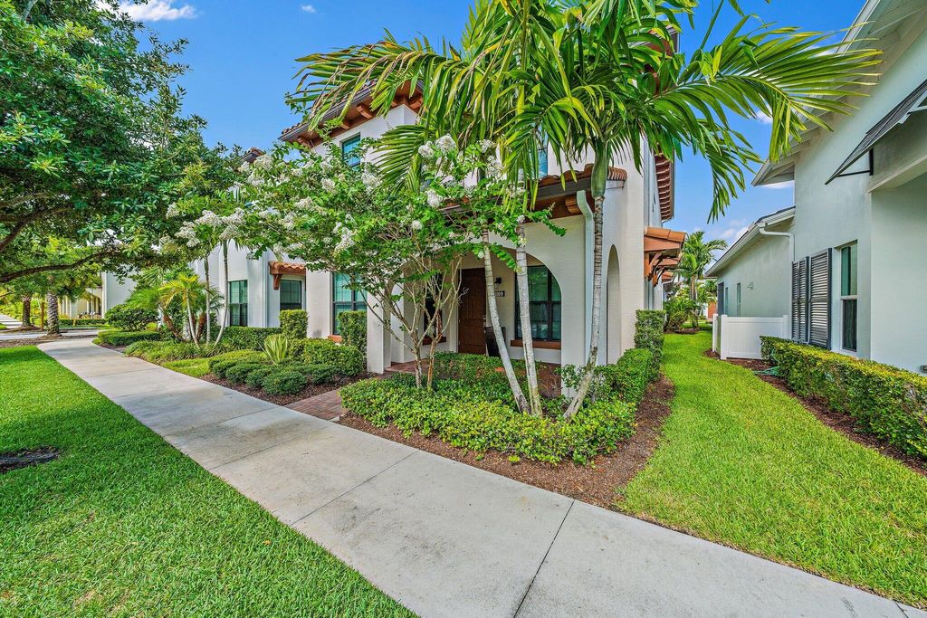 Photo of 1109 Faulkner Terrace, Palm Beach Gardens, FL 33418 (MLS # R10943772)
